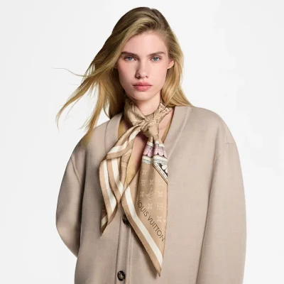 LV MALLES MERVEILLEUSES 90 - Cropped worn view