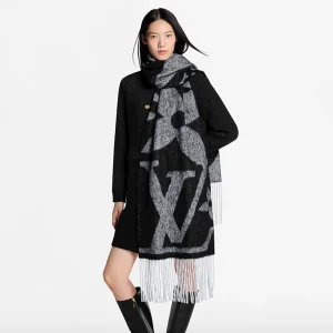 SNOWY KALEIDOSCOPE SCARF
