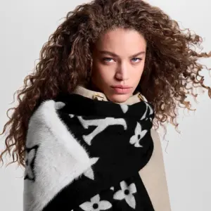 Louis Vuitton cold Reykjavik scarf