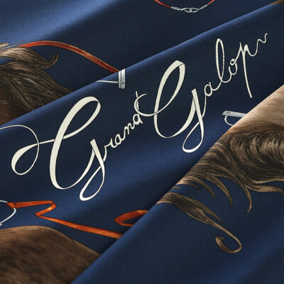 Hermès carries the scarf 90