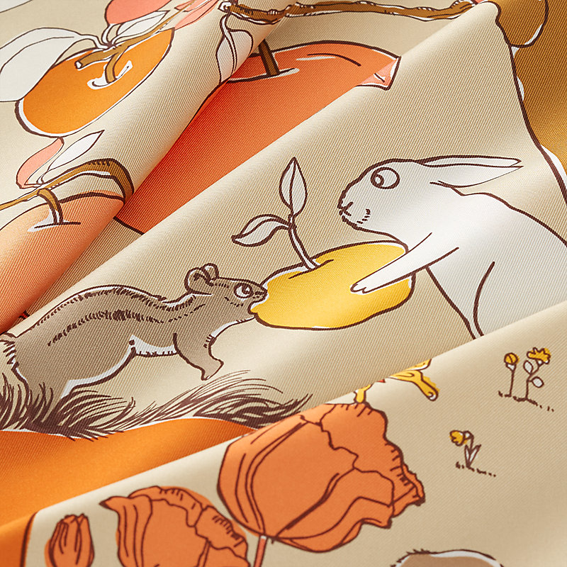 Apple Tree Scarf 90 on Hermès Saddle