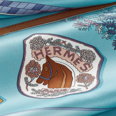 Hermès Elegant Walking Scarf 70