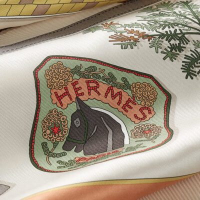 Hermès Elegant Walking Scarf 70