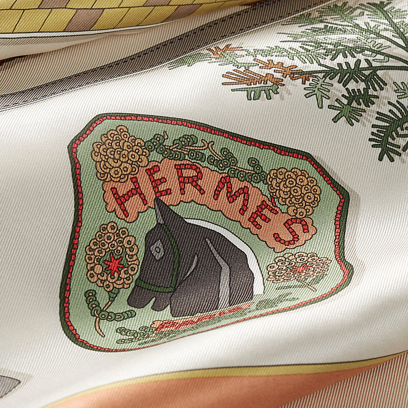 Hermès Elegant Walking Scarf 70