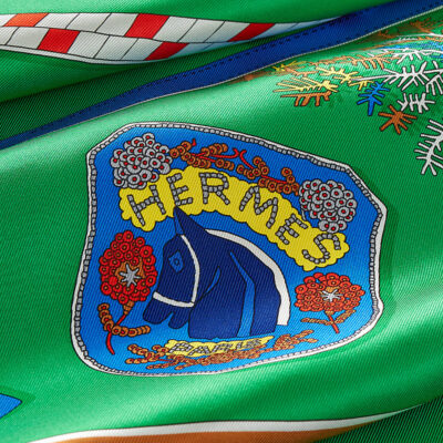 Hermès Elegant Walking Scarf 70