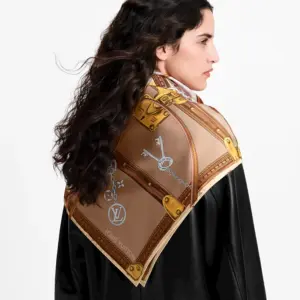 Écharpe « Strap and Trunk Square 90 » de Louis Vuitton