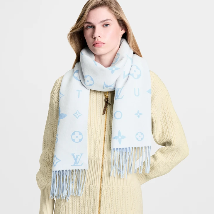 Louis Vuitton Reykjavik cloud scarf