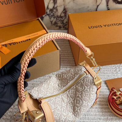 LV embossed trunk gentle ceiling IN Louis Vuitton milk fufu