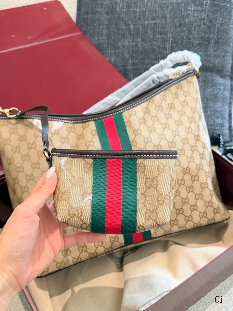Gucci's new Hobo classic old-fashioned Deki shop begins