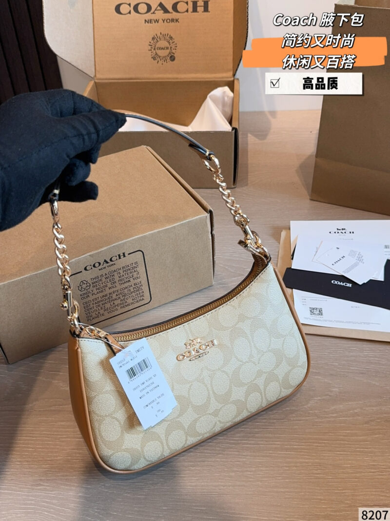 Coach. Underarm pouch