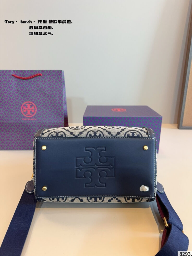 Tb Tory Burch Bowling Bag One of the most exquisite shoulder bags in the world is the Tory Burch. Tory Burch is very popular with young people. Size: 26 * 16 * 19cm