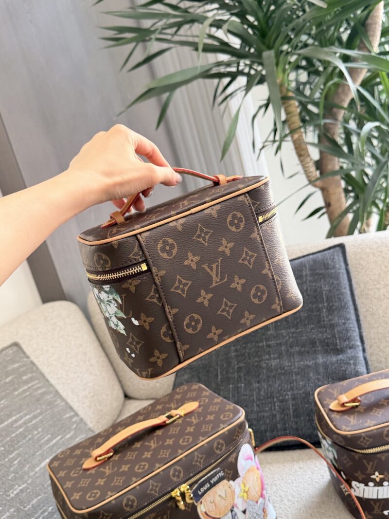 LOUIS VUITTON