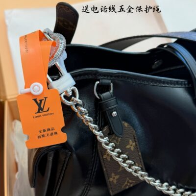 LV Carrall Small Black Knight]