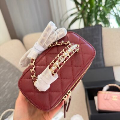 Chanel caviar pearl rhombus handle box bag