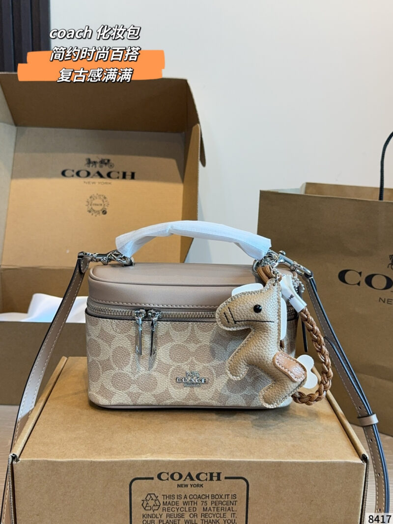 This Coach old flower box bag welds vintage sophistication directly to the body