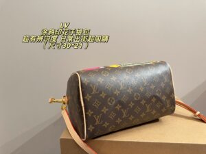 LV 2027 뉴욕 초봄 그래피티 프린트 핸드백