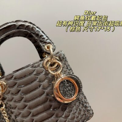 Dior Crocodile Leather Duffel Bag, Triple Design, Rare Crocodile Leather + Metal Chain & "CD" Pendant, Luxurious Elegance. The crocodile leather has a unique texture, a strong shine, and a superb feel, which is suitable for formal occasions or high-end wear. Carrying, crossbody