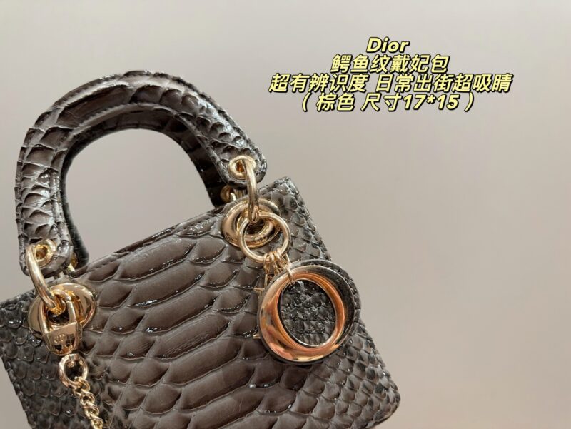 Dior Crocodile Leather Duffel Bag, Triple Design, Rare Crocodile Leather + Metal Chain & "CD" Pendant, Luxurious Elegance. The crocodile leather has a unique texture, a strong shine, and a superb feel, which is suitable for formal occasions or high-end wear. Carrying, crossbody