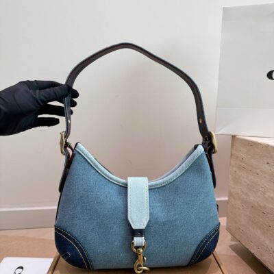 Hamptons armpit bag