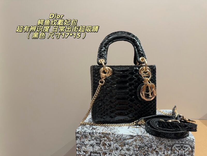 Dior Crocodile Leather Duffel Bag, Triple Design, Rare Crocodile Leather + Metal Chain & "CD" Pendant, Luxurious Elegance. The crocodile leather has a unique texture, a strong shine, and a superb feel, which is suitable for formal occasions or high-end wear. Carrying, crossbody