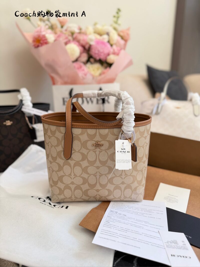 Coach City23 Totes