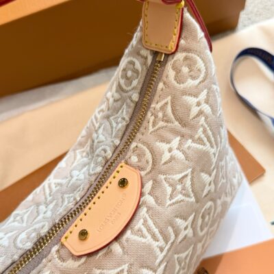 Louis Vuitton embossed embroidery IN tarnished cowhide